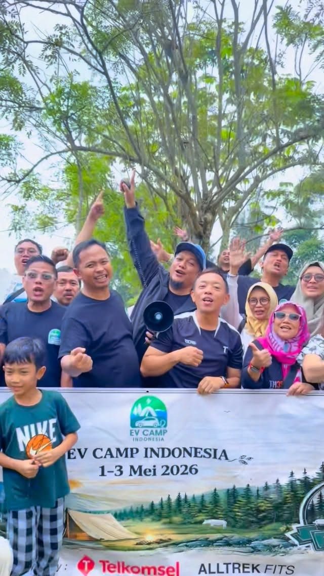 Foto bersama peserta EV Camp Indonesia di Tiara Camp